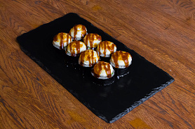 Запеченный ролл с лососем