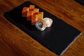 Ролл с тартаром из лосося и тунца