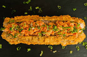 Хот-дог с тунцом спайси