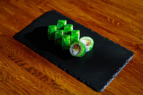 Ролл в чука салате с окунем терияки 