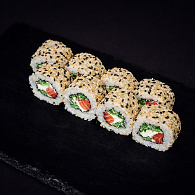 Ролл  с лососем и чукой